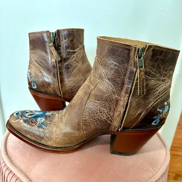 Size 7 Shyanne Women's Millie Floral Embroidered Booties - Picture 6 of 8